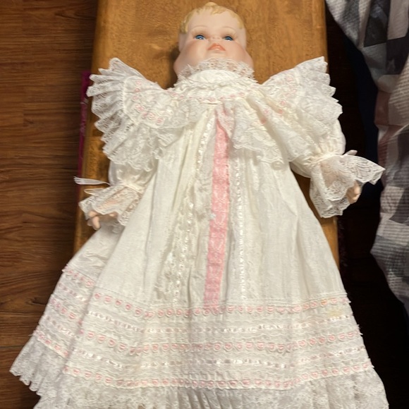 Great find !! Vintage 20” cloth doll with porcelain face , hands n feet. n - Picture 10 of 11